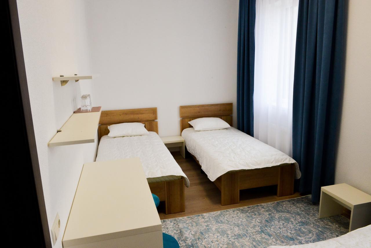 Grad Hotel Ashmyany エクステリア 写真