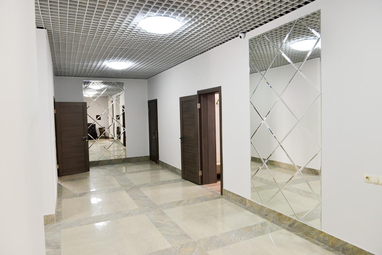 Grad Hotel Ashmyany エクステリア 写真