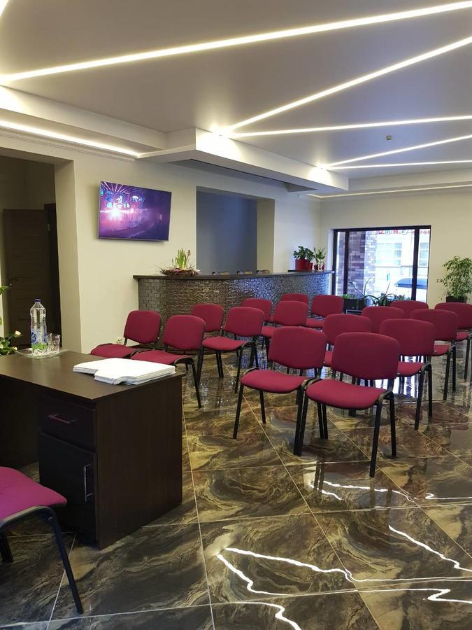 Grad Hotel Ashmyany エクステリア 写真